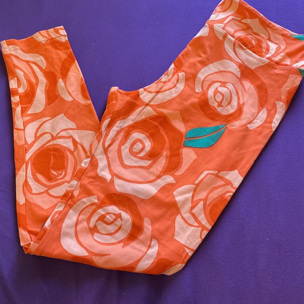 Reminds me of beauty and the beast.  LuLaRoe leggings